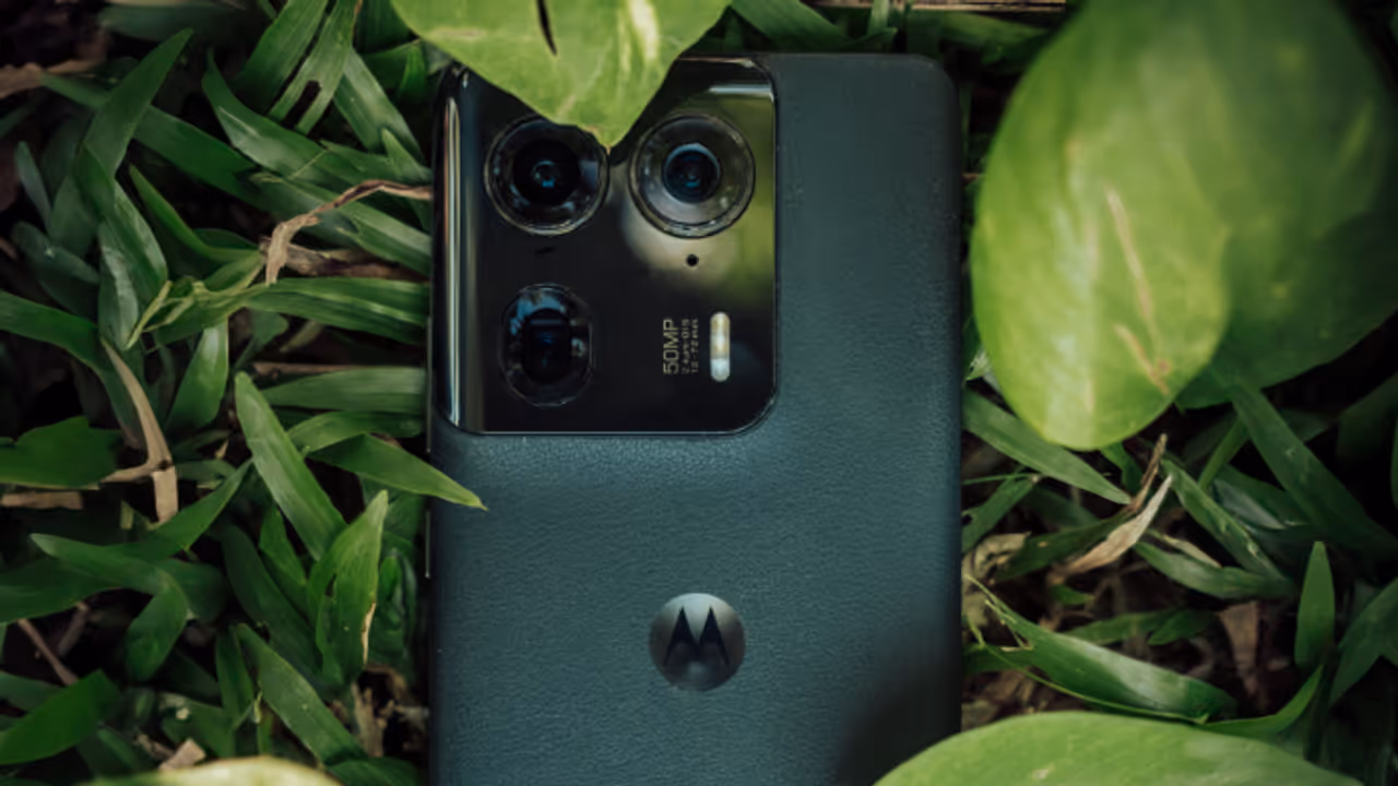 50 എംപി സെല്ഫി ക്യാമറ, 64 എംപി ടെലിഫോട്ടോ, 125 വാട്സ് ചാർജിംഗ്; മോട്ടോറോള എഡ്ജ് 50 അൾട്രായ്ക്ക് വന് ഓഫര് 50 എംപി സെല്ഫി ക്യാമറ, 64 എംപി ടെലിഫോട്ടോ, 125 വാട്സ് ചാർജിംഗ്; മോട്ടോറോള എഡ്ജ് 50 അൾട്രായ്ക്ക് വന് ഓഫര്