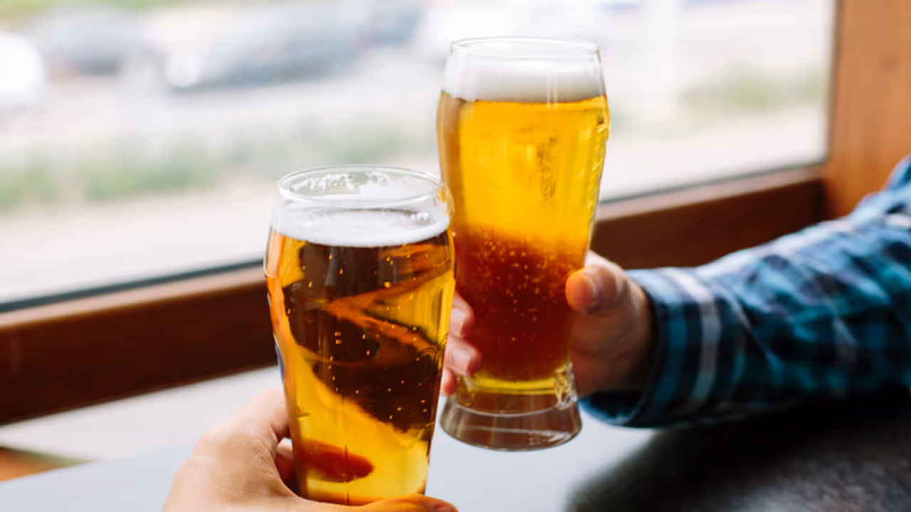 ബിയർ വേസ്റ്റ് ഇനി കാലിത്തീറ്റയാക്കില്ല, കോടികൾ നേടാനുള്ള തന്ത്രവുമായി കമ്പനികൾ ബിയർ വേസ്റ്റ് ഇനി കാലിത്തീറ്റയാക്കില്ല, കോടികൾ നേടാനുള്ള തന്ത്രവുമായി കമ്പനികൾ