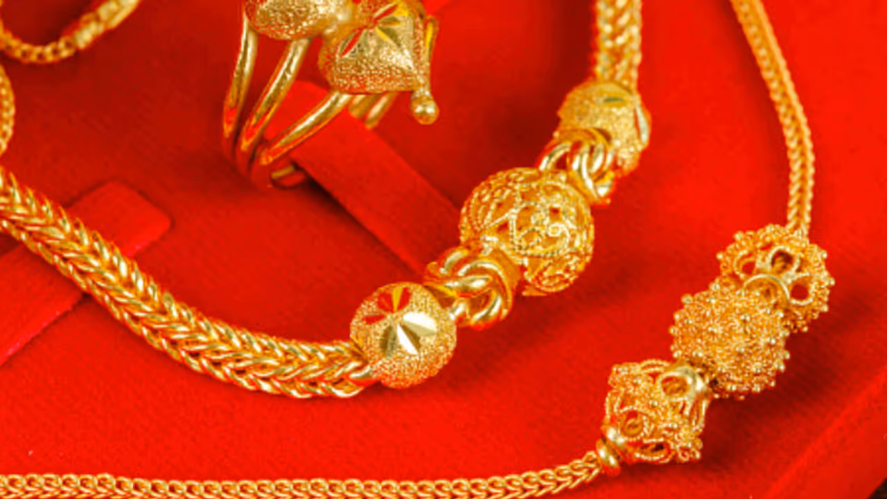 Gold Rate Today: സർവ്വകാല റെക്കോർഡിൽ തുടർന്ന് സ്വർണവില; ആശങ്കയിൽ വിവാഹ വിപണി Gold Rate Today: സർവ്വകാല റെക്കോർഡിൽ തുടർന്ന് സ്വർണവില; ആശങ്കയിൽ വിവാഹ വിപണി