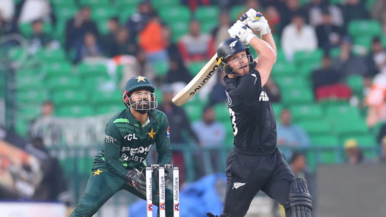 ഏകദിനത്തില് വില്യംസണിന്റെ 'ടെസ്റ്റ്', ഫിലിപ്സിന്റെ 'ടി20', അതിവേഗ സെഞ്ചുറി! പാകിസ്ഥാനെതിരെ കൂറ്റന് സ്കോര് ഏകദിനത്തില് വില്യംസണിന്റെ 'ടെസ്റ്റ്', ഫിലിപ്സിന്റെ 'ടി20', അതിവേഗ സെഞ്ചുറി! പാകിസ്ഥാനെതിരെ കൂറ്റന് സ്കോര്