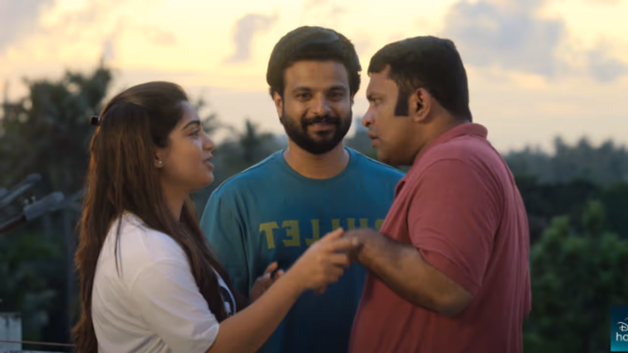 'മിഥുന'വും 'വരവേല്പ്പും' ഒരുമിച്ച് സംഭവിച്ചാല്; 'ലവ് അണ്ടര് കണ്സ്ട്രക്ഷന്' വെബ് സിരീസ് ട്രെയ്ലര് 'മിഥുന'വും 'വരവേല്പ്പും' ഒരുമിച്ച് സംഭവിച്ചാല്; 'ലവ് അണ്ടര് കണ്സ്ട്രക്ഷന്' വെബ് സിരീസ് ട്രെയ്ലര്