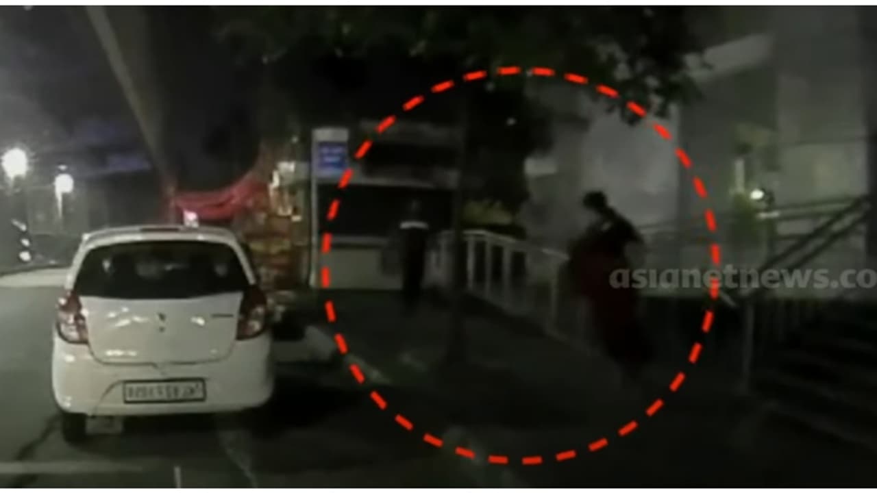 നീയൊന്നും ഈ ലോകത്ത് ജീവിക്കരുതെന്ന് ആക്രോശം, ട്രാൻസ് വുമണിന് ക്രൂരമർദ്ദനം; പ്രതി കാണാമറയത്ത് തുടരുന്നു നീയൊന്നും ഈ ലോകത്ത് ജീവിക്കരുതെന്ന് ആക്രോശം, ട്രാൻസ് വുമണിന് ക്രൂരമർദ്ദനം; പ്രതി കാണാമറയത്ത് തുടരുന്നു