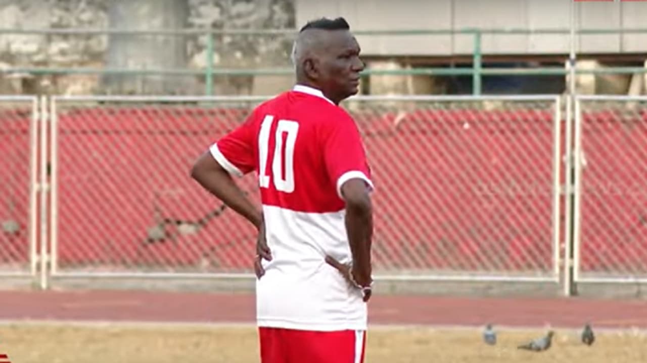 ഗോൾവല കാക്കാൻ കെ ടി ചാക്കോ, ഗോളടിക്കാൻ ഐ എം വിജയൻ; വർഷങ്ങൾക്കുശേഷം ഗ്രൗണ്ടിലിറങ്ങി കേരളത്തിന്‍റെ കാക്കിപ്പട