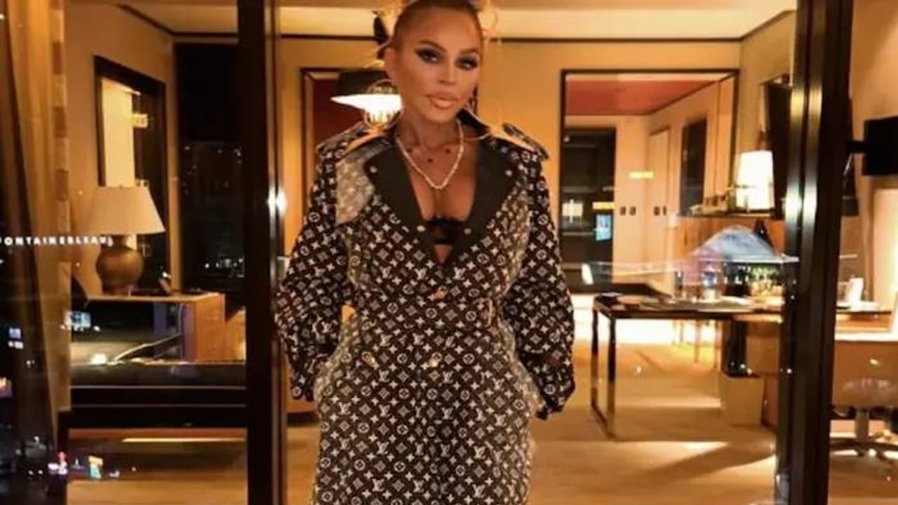 'നിങ്ങൾ ബലാത്സം​ഗം ചെയ്യുന്നവർ, കൊല്ലുന്നവർ'; തൊഴിലാളികൾക്ക് നേരെ അക്രോശിച്ച് ഇൻഫ്ലുവൻസർ, വൻവിമർശനം