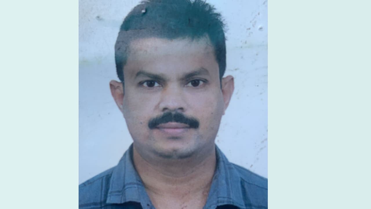 ജോലി കഴിഞ്ഞ ശേഷം റോഡ് മുറിച്ചു കടക്കവെ വാഹനമിടിച്ച് പ്രവാസി മലയാളി മരിച്ചു ജോലി കഴിഞ്ഞ ശേഷം റോഡ് മുറിച്ചു കടക്കവെ വാഹനമിടിച്ച് പ്രവാസി മലയാളി മരിച്ചു