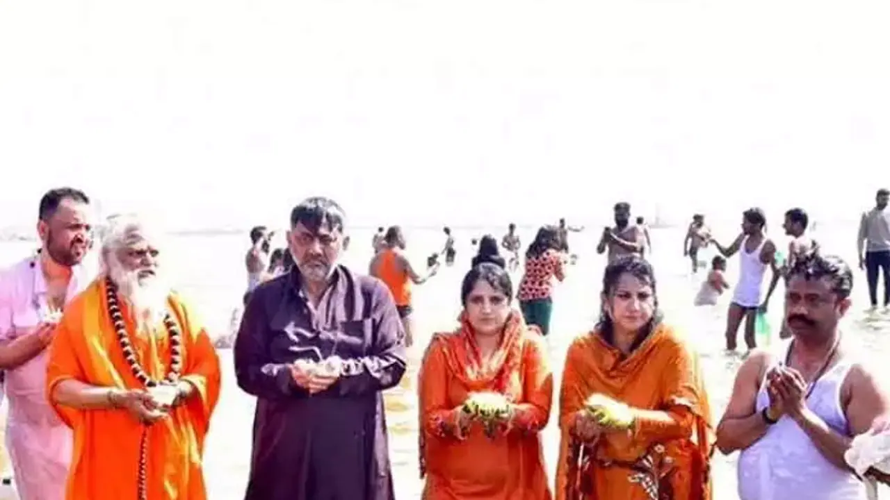 Opposition leaders join Mahakumbh, seek blessings at Sangam