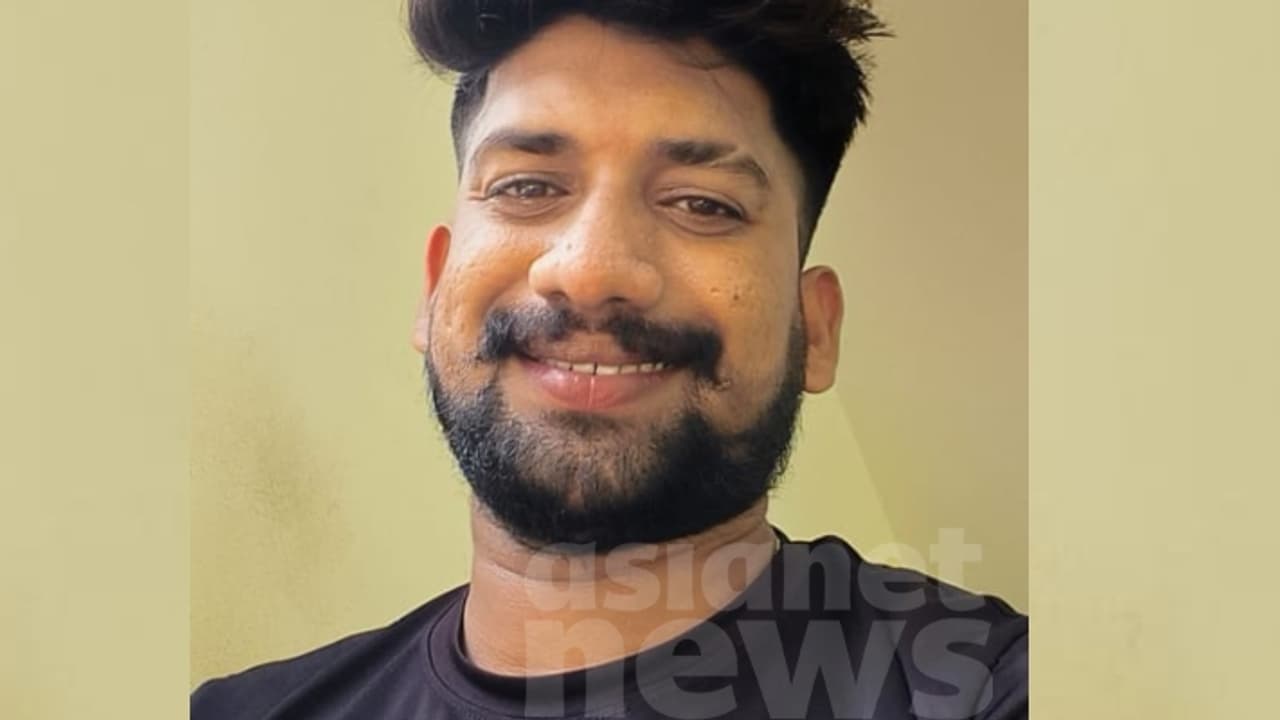 ലോറി ബൈക്കിലിടിച്ചു, തെറിച്ച വീണ യുവാവിന്റെ ദേഹത്തിലൂടെ മറ്റൊരു ലോറി കയറി; ദാരുണാന്ത്യം ലോറി ബൈക്കിലിടിച്ചു, തെറിച്ച വീണ യുവാവിന്റെ ദേഹത്തിലൂടെ മറ്റൊരു ലോറി കയറി; ദാരുണാന്ത്യം