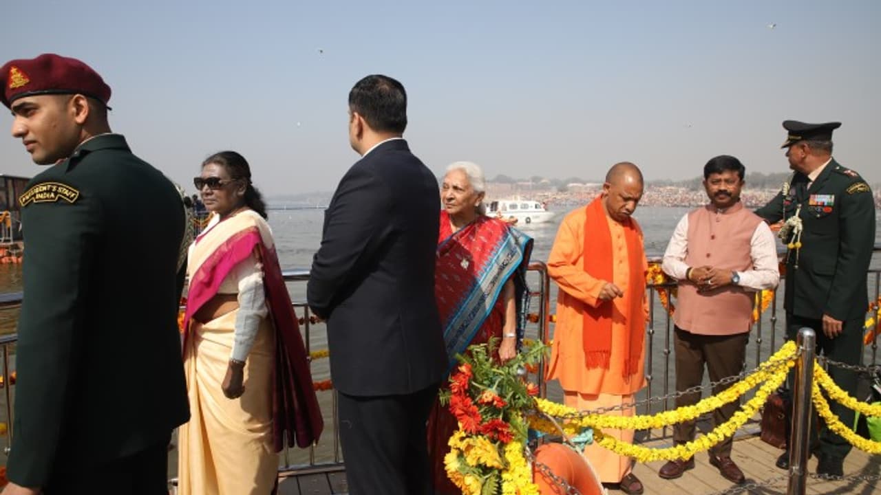 திரௌபதி முர்முவின் பிரயாக்ராஜ் பயணம்: சங்கமம் முதல் அட்சயவடம் வரை வழிபாடு செய்ய திட்டம்! திரௌபதி முர்முவின் பிரயாக்ராஜ் பயணம்: சங்கமம் முதல் அட்சயவடம் வரை வழிபாடு செய்ய திட்டம்!