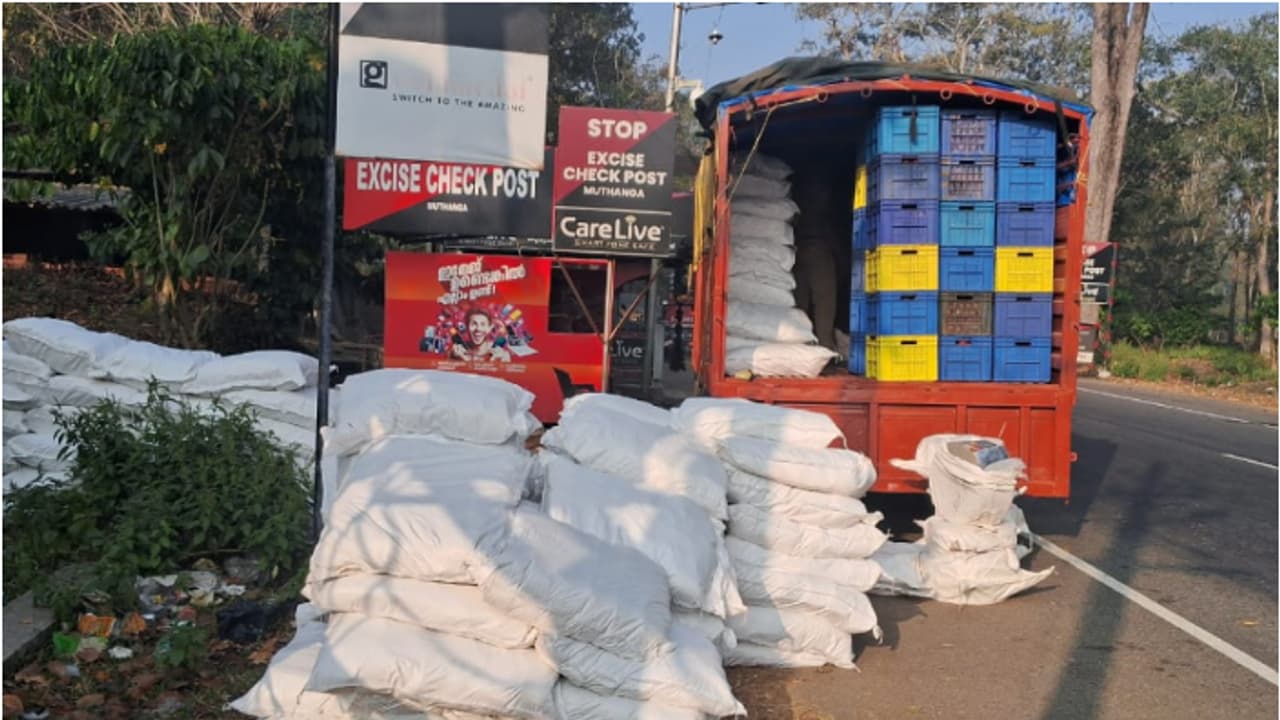 പുറമേക്ക് പച്ചക്കറി വണ്ടി, വെളുത്ത ചാക്കുകള്; 50 ലക്ഷം രൂപയുടെ നിരോധിത പുകയില ഉത്പന്നങ്ങള് പിടിച്ചെടുത്തു പുറമേക്ക് പച്ചക്കറി വണ്ടി, വെളുത്ത ചാക്കുകള്; 50 ലക്ഷം രൂപയുടെ നിരോധിത പുകയില ഉത്പന്നങ്ങള് പിടിച്ചെടുത്തു