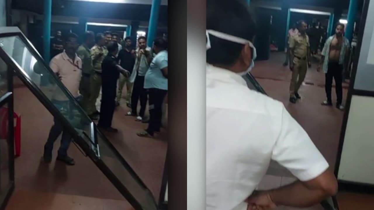 വാക്കു തർക്കം കയ്യാങ്കളിയായി, ആശുപത്രിയിൽ ചേട്ടനും അനിയനും ഏറ്റുമുട്ടി, വാതിൽ ഇളകി വീണു; കേസെടുക്കാതെ പൊലീസ്