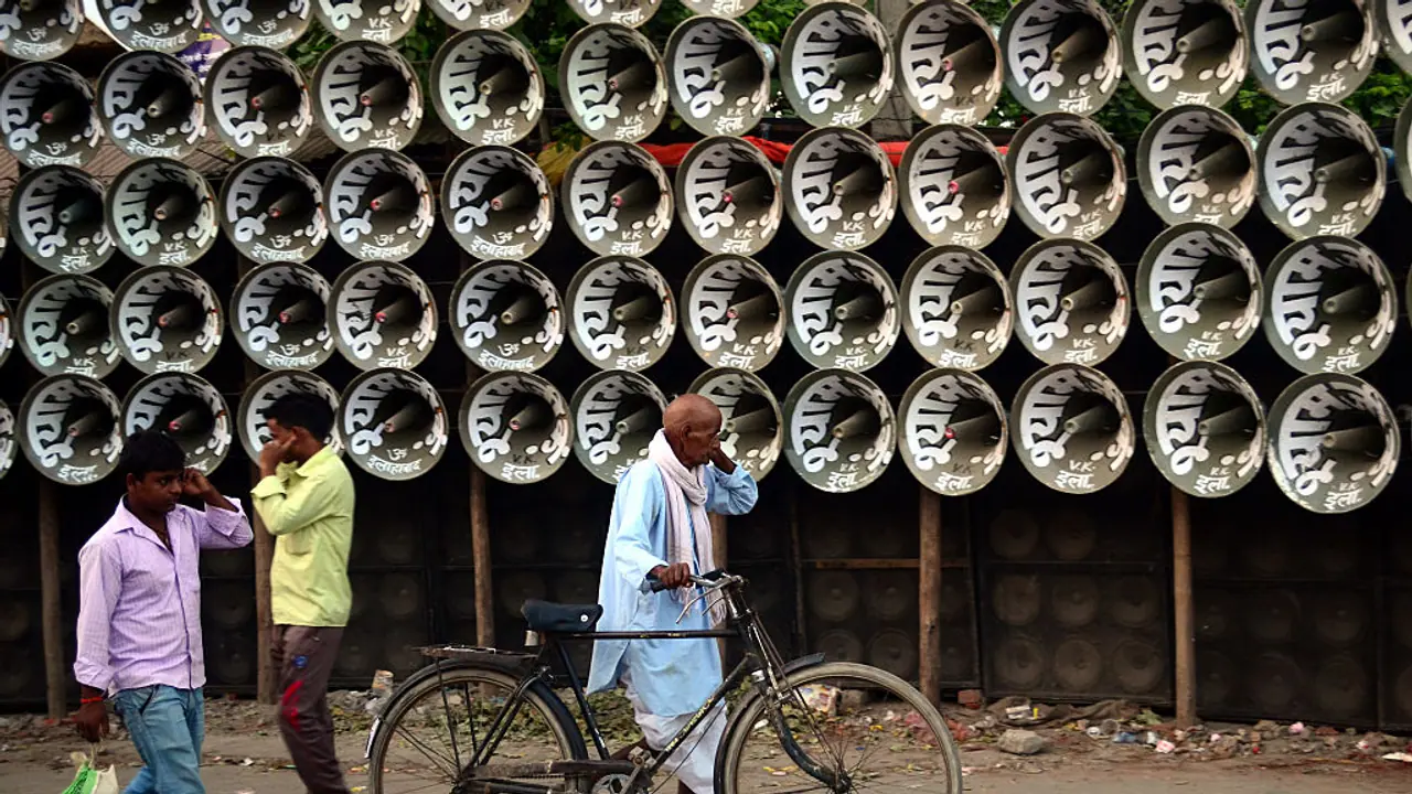 UP man uses rickshaw-mounted loudspeaker to clear air about his 'death': 'I am alive and safe'