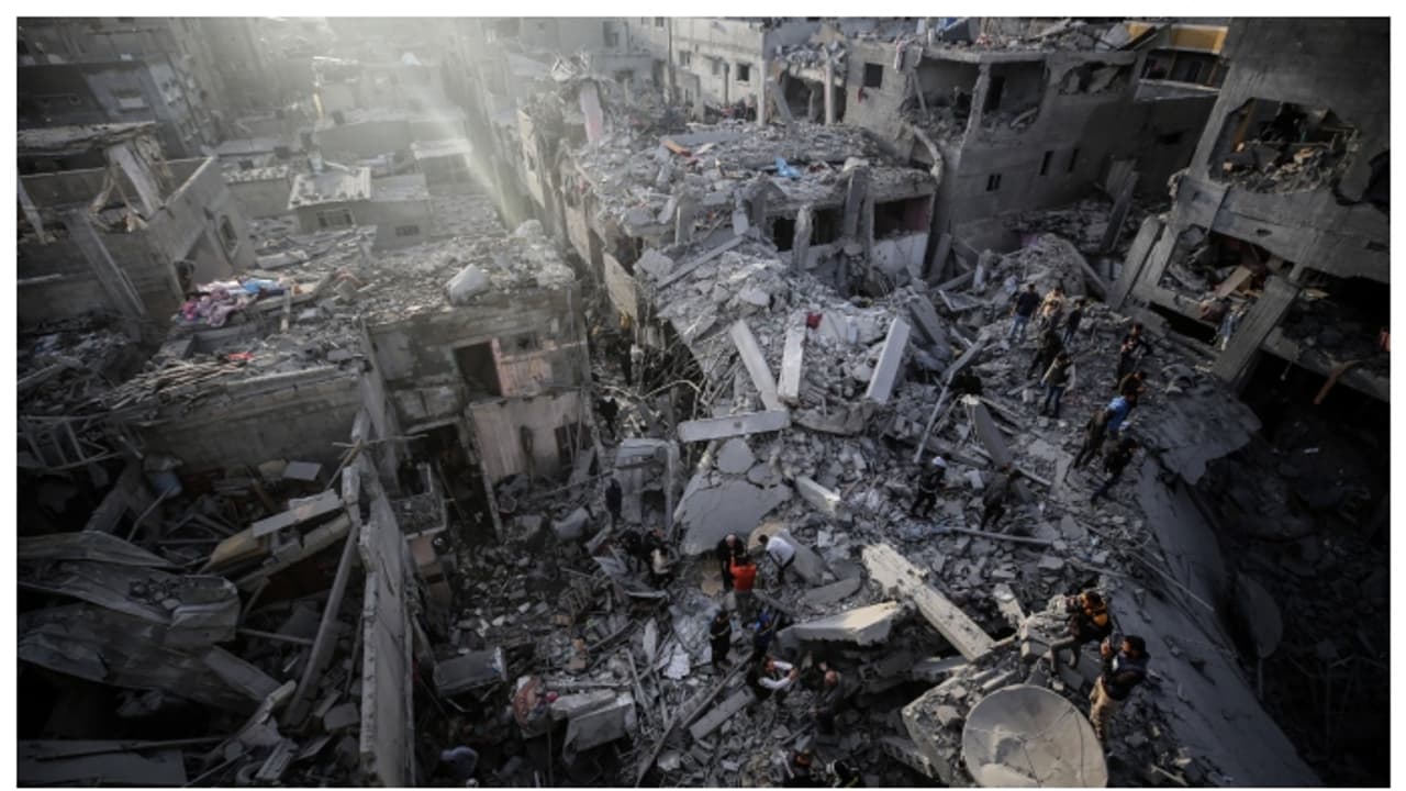 രണ്ട് മാസത്തെ ശാന്തത, വീണ്ടും വിലാപ ഭൂമിയായി ഗാസ; പരസ്പരം കുറ്റപ്പെടുത്തി ഇസ്രയേലും ഹമാസും രണ്ട് മാസത്തെ ശാന്തത, വീണ്ടും വിലാപ ഭൂമിയായി ഗാസ; പരസ്പരം കുറ്റപ്പെടുത്തി ഇസ്രയേലും ഹമാസും