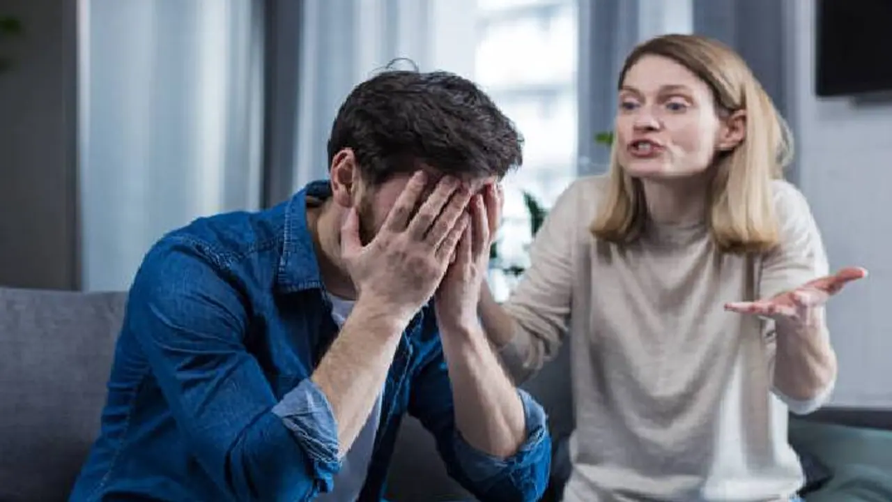 ಗಂಡ ಹೆಚ್ಚಾಗಿ ಮಾತಾಡ್ತಿಲ್ಲಂದ್ರೆ ಪ್ರೀತಿ ಕಡಿಮೆ ಆಗಿದೆಂದಲ್ಲ, ಪತಿಯ ಮೌನದ ಹಿಂದಿನ ಕಾರಣ ಏನು ಗೊತ್ತಾ?