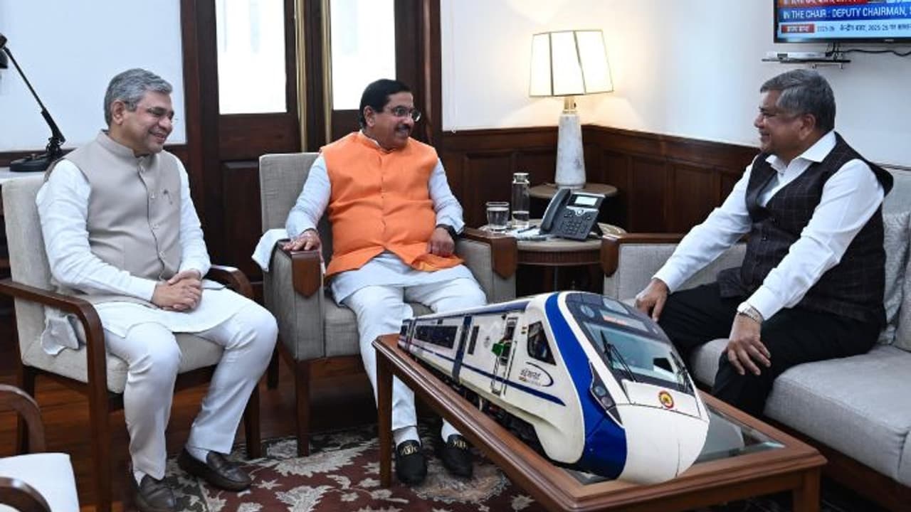 ಬೆಂಗಳೂರು ಬೆಳಗಾವಿ ವಂದೇ ಭಾರತ್ ರೈಲು ಸಂಚಾರಕ್ಕೆ ರೈಲ್ವೆ ಸಚಿವ ಅಶ್ವಿನಿ ವೈಷ್ಣವ್ ಗ್ರೀನ್ ಸಿಗ್ನಲ್