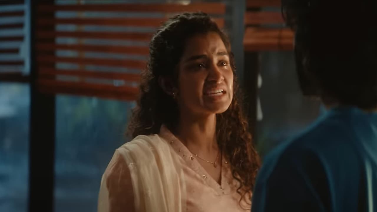 വിസ്മയിപ്പിക്കാൻ അനുപമ പരമേശ്വരൻ, ഡ്രാഗണ് ട്രെയിലര് പുറത്ത് വിസ്മയിപ്പിക്കാൻ അനുപമ പരമേശ്വരൻ, ഡ്രാഗണ് ട്രെയിലര് പുറത്ത്