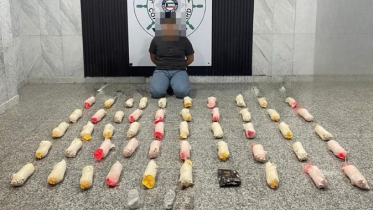 വിപണി വില കോടികൾ; പ്രത്യേക സംഘം രൂപീകരിച്ച് പിടികൂടിയത് കടൽ മാർഗം കടത്താൻ ശ്രമിച്ച 50 കിലോ ലഹരിമരുന്ന് വിപണി വില കോടികൾ; പ്രത്യേക സംഘം രൂപീകരിച്ച് പിടികൂടിയത് കടൽ മാർഗം കടത്താൻ ശ്രമിച്ച 50 കിലോ ലഹരിമരുന്ന്