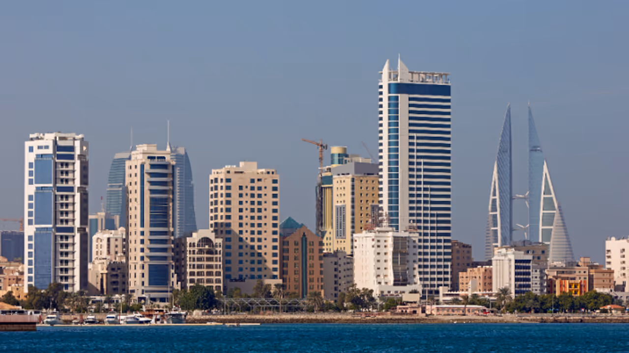 തൊഴിൽ നിയമ ലംഘനങ്ങൾ, ബഹ്റൈനിൽ ഈ മാസമാദ്യം നാടുകടത്തപ്പെട്ടത് 124 പ്രവാസികൾ തൊഴിൽ നിയമ ലംഘനങ്ങൾ, ബഹ്റൈനിൽ ഈ മാസമാദ്യം നാടുകടത്തപ്പെട്ടത് 124 പ്രവാസികൾ