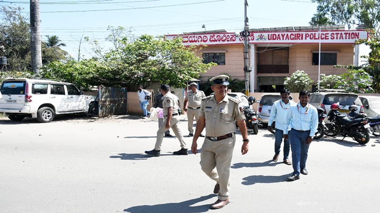 ಮೈಸೂರಿನ ಉದಯಗಿರಿ ಬೂದಿ ಮುಚ್ಚಿದ ಕೆಂಡ! ಮೈಸೂರಿನ ಉದಯಗಿರಿ ಬೂದಿ ಮುಚ್ಚಿದ ಕೆಂಡ!