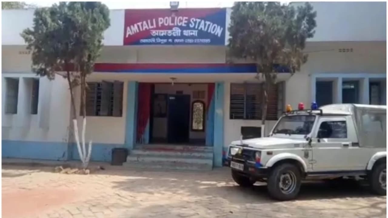 രാത്രി തർക്കത്തിനിടെ ഭാര്യയെ അടിച്ചുകൊന്നു, ഉച്ചവരെ മൃതദേഹത്തിനൊപ്പം കഴിഞ്ഞു, ശേഷം പൊലീസ് സ്റ്റേഷനിലെത്തി