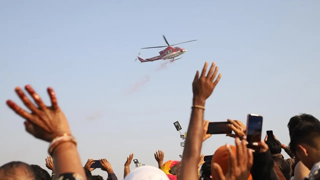 Mahakumbh 2025: Yogi Govt marks Magh Purnima with grand floral showers