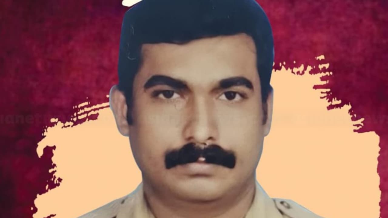 കൊല്ലത്ത് നിന്നുള്ള പൊലീസുകാരൻ ഊട്ടിയിലെ ഹോട്ടലിൽ മരിച്ച നിലയിൽ; ആത്മഹത്യയെന്ന് പ്രാഥമിക നിഗമനം കൊല്ലത്ത് നിന്നുള്ള പൊലീസുകാരൻ ഊട്ടിയിലെ ഹോട്ടലിൽ മരിച്ച നിലയിൽ; ആത്മഹത്യയെന്ന് പ്രാഥമിക നിഗമനം