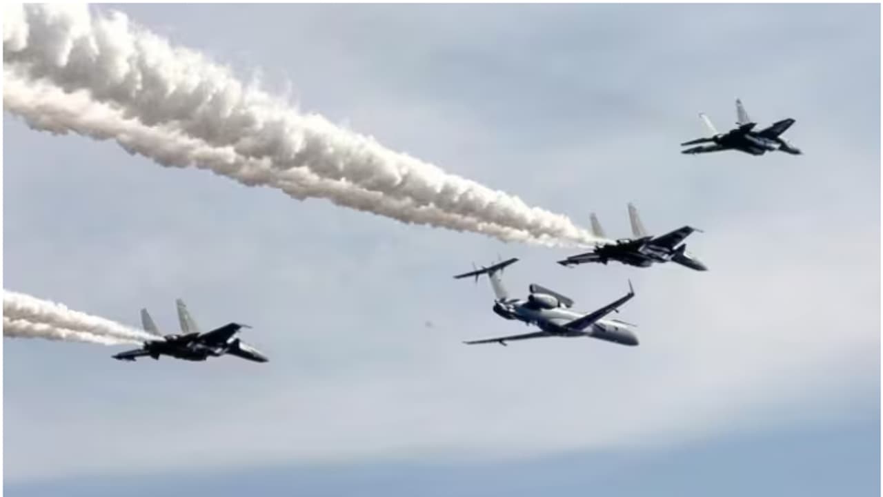 ഇന്ത്യക്ക് അഞ്ചാം തലമുറ പോർവിമാനങ്ങൾ നൽകാൻ അമേരിക്കയും റഷ്യയും തമ്മിൽ മത്സരം! എഫ് 35, സുഖോയ് 57, ഏത് വാങ്ങും? ഇന്ത്യക്ക് അഞ്ചാം തലമുറ പോർവിമാനങ്ങൾ നൽകാൻ അമേരിക്കയും റഷ്യയും തമ്മിൽ മത്സരം! എഫ് 35, സുഖോയ് 57, ഏത് വാങ്ങും?