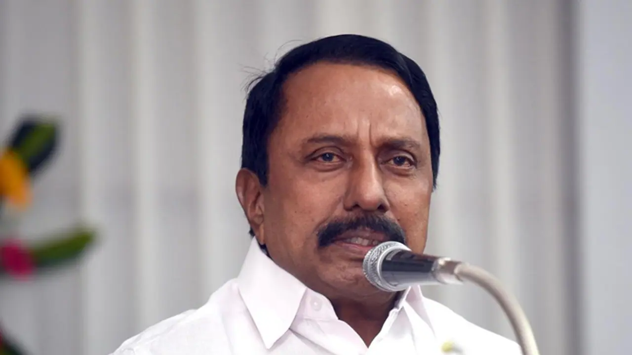 அதிமுக தோல்விக்கு சில துரோகிகள் தான் காரணம்: செங்கோட்டையன்