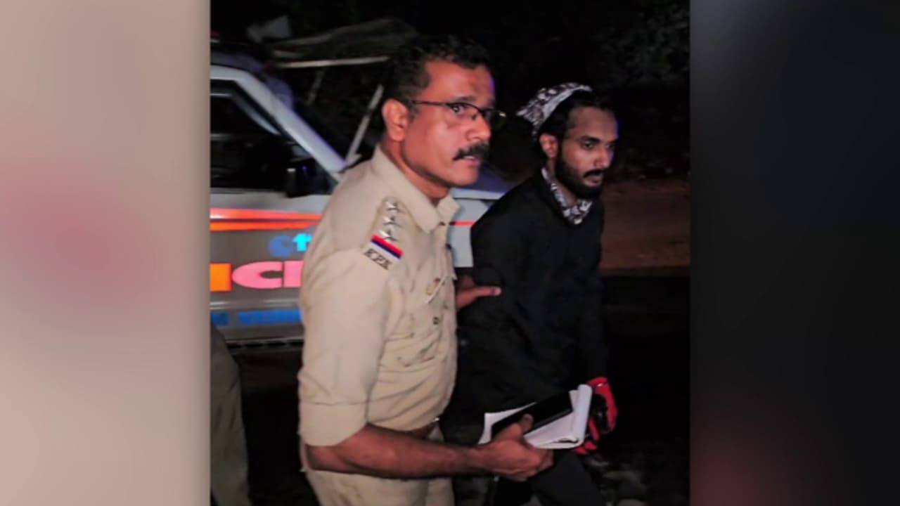 വിപണിയിൽ കൈപൊള്ളി, കടക്കാർ വീട്ടിലെത്തി, കാറുമായി നാടുവിട്ടു, എടിഎം പൊളിക്കുന്നതിനിടെ പിടിയിൽ വിപണിയിൽ കൈപൊള്ളി, കടക്കാർ വീട്ടിലെത്തി, കാറുമായി നാടുവിട്ടു, എടിഎം പൊളിക്കുന്നതിനിടെ പിടിയിൽ