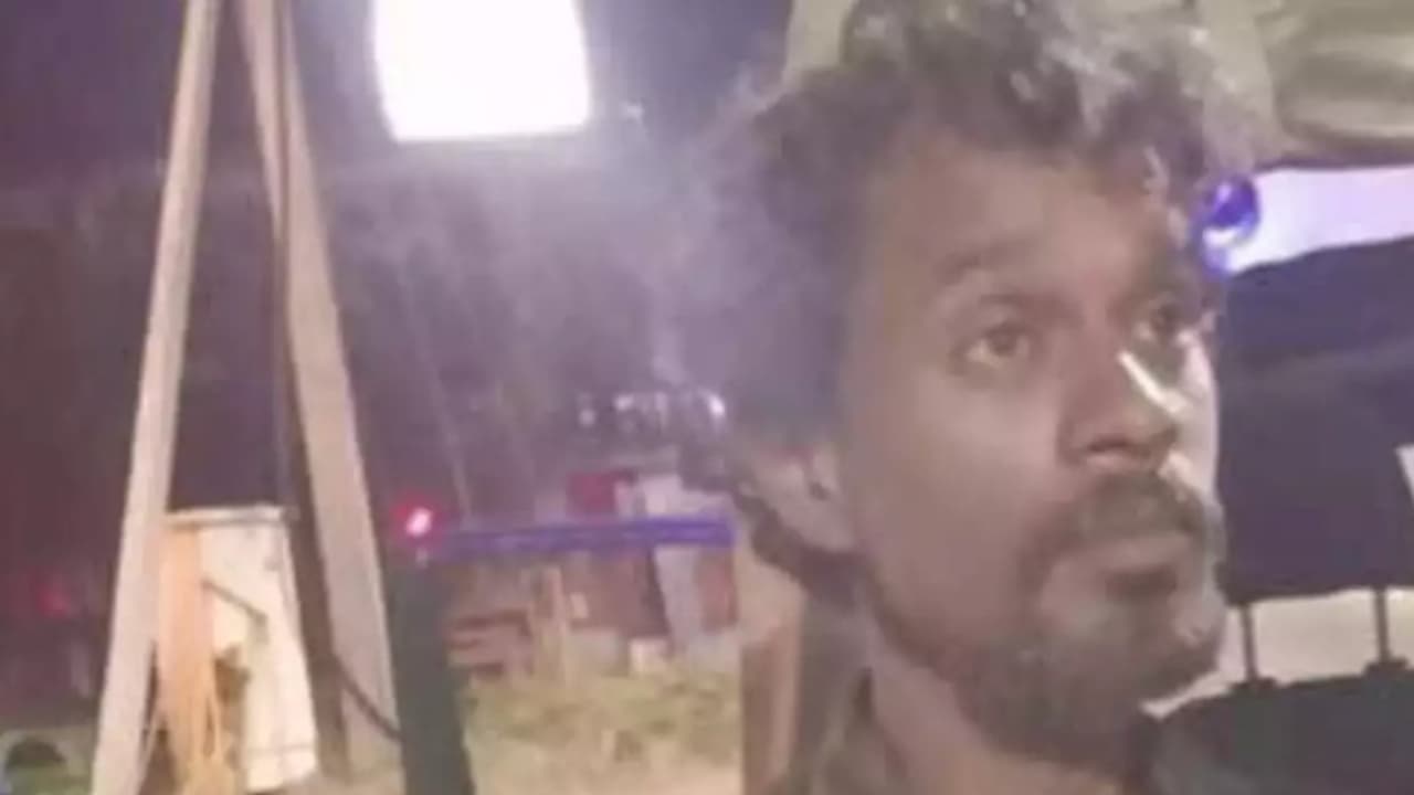 രാത്രി സ്റ്റാൻഡിൽ കയറി ബസ് മോഷ്ടിച്ചു, പോകുന്നവഴി സിമന്റ് മിക്സറിൽ ഇടിച്ചു; പ്രതികാരം ചെയ്തതെന്ന് മൊഴി