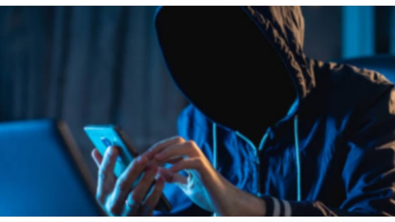 20 ദിവസം, ഫോൺ ഓഫ് ചെയ്യാൻ സമ്മതിച്ചില്ല; മധ്യവയസ്കന് നഷ്ടം 1 കോടി 80 ലക്ഷം രൂപ, വിർച്വൽ അറസ്റ്റ് തട്ടിപ്പ് 20 ദിവസം, ഫോൺ ഓഫ് ചെയ്യാൻ സമ്മതിച്ചില്ല; മധ്യവയസ്കന് നഷ്ടം 1 കോടി 80 ലക്ഷം രൂപ, വിർച്വൽ അറസ്റ്റ് തട്ടിപ്പ്