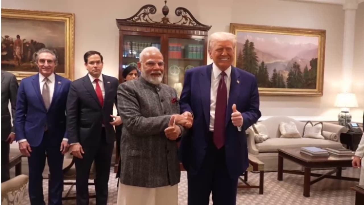 വൈറ്റ് ഹൗസിൽ മോദി ട്രംപ് കൂടിക്കാഴ്ച തുടങ്ങി; മോദിയുടെ പ്രവർത്തനങ്ങളെ അഭിനന്ദിച്ച് ട്രംപ് വൈറ്റ് ഹൗസിൽ മോദി ട്രംപ് കൂടിക്കാഴ്ച തുടങ്ങി; മോദിയുടെ പ്രവർത്തനങ്ങളെ അഭിനന്ദിച്ച് ട്രംപ്