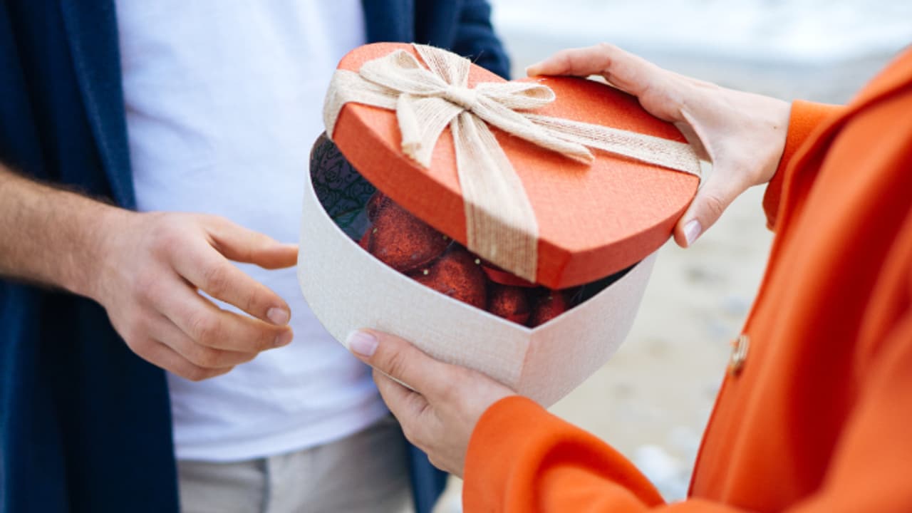 Valentine's Day 2025; ഇന്ന് പ്രണയം പൂക്കുന്ന ദിനം; അറിയാം വാലന്‍റൈന്‍സ് ഡേയ്ക്ക് പിന്നിലെ ചരിത്രം