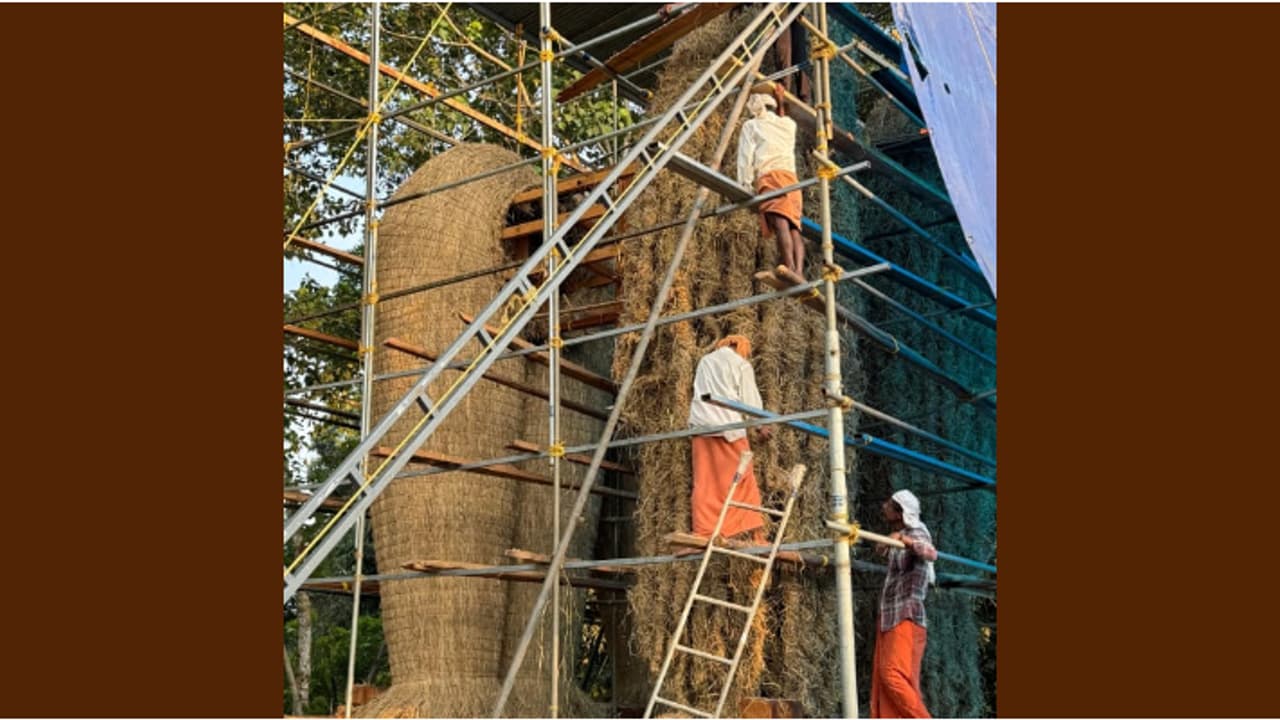 പടനിലത്തേക്കെത്താൻ മാനംമുട്ടെ വർണപ്പൊലിമയാർന്ന നന്ദികേശന്മാർ ഒരുങ്ങുന്നു; 16 കരകളിലും ഉത്സവ ലഹരി