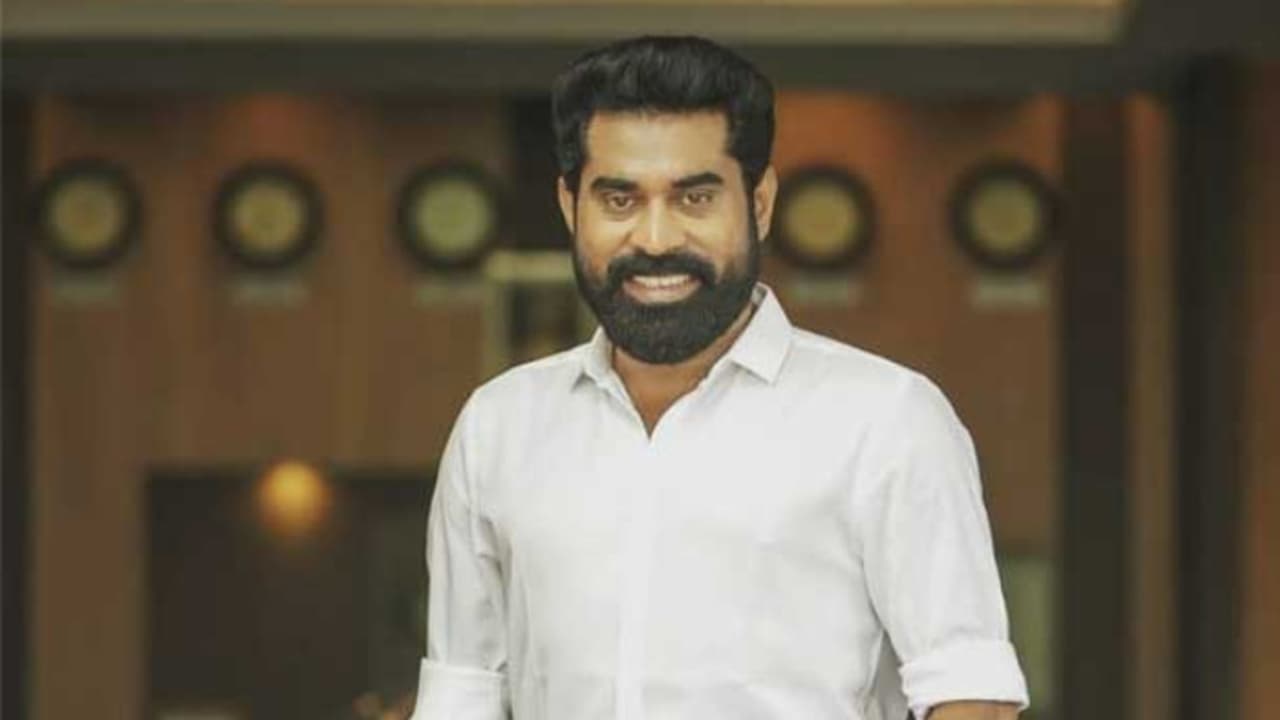 'മാര്ക്കോ കണ്ടു', അന്ന് പറഞ്ഞത് തെറ്റായി വ്യാഖ്യാനിക്കപ്പെട്ടുവെന്ന് നടൻ സുരാജ് വെഞ്ഞാറമൂട് 'മാര്ക്കോ കണ്ടു', അന്ന് പറഞ്ഞത് തെറ്റായി വ്യാഖ്യാനിക്കപ്പെട്ടുവെന്ന് നടൻ സുരാജ് വെഞ്ഞാറമൂട്