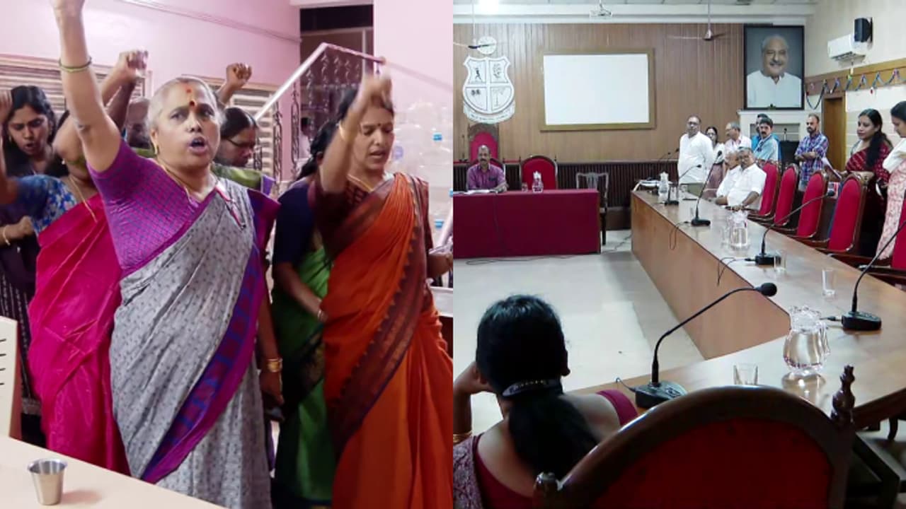 എലപ്പുള്ളിയിൽ അവിശ്വാസ നീക്കം പാളി; യുഡിഎഫ്, ബിജെപി അംഗങ്ങൾ വിട്ടുനിന്നു; എൽഡിഎഫിന് തിരിച്ചടി എലപ്പുള്ളിയിൽ അവിശ്വാസ നീക്കം പാളി; യുഡിഎഫ്, ബിജെപി അംഗങ്ങൾ വിട്ടുനിന്നു; എൽഡിഎഫിന് തിരിച്ചടി