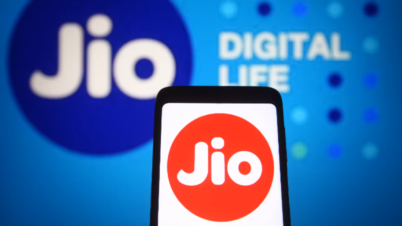 Jio users rejoice! FREE cloud storage now included with recharge plans; Check details