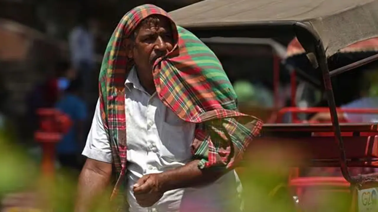 வேலூரில் 5 நாட்களுக்கு வெயில் அதிகரிக்குமாம்! யாரும் வீட்டை விட்டு வெளியே வராதீங்க! மாவட்ட ஆட்சியர் வார்னிங்! 