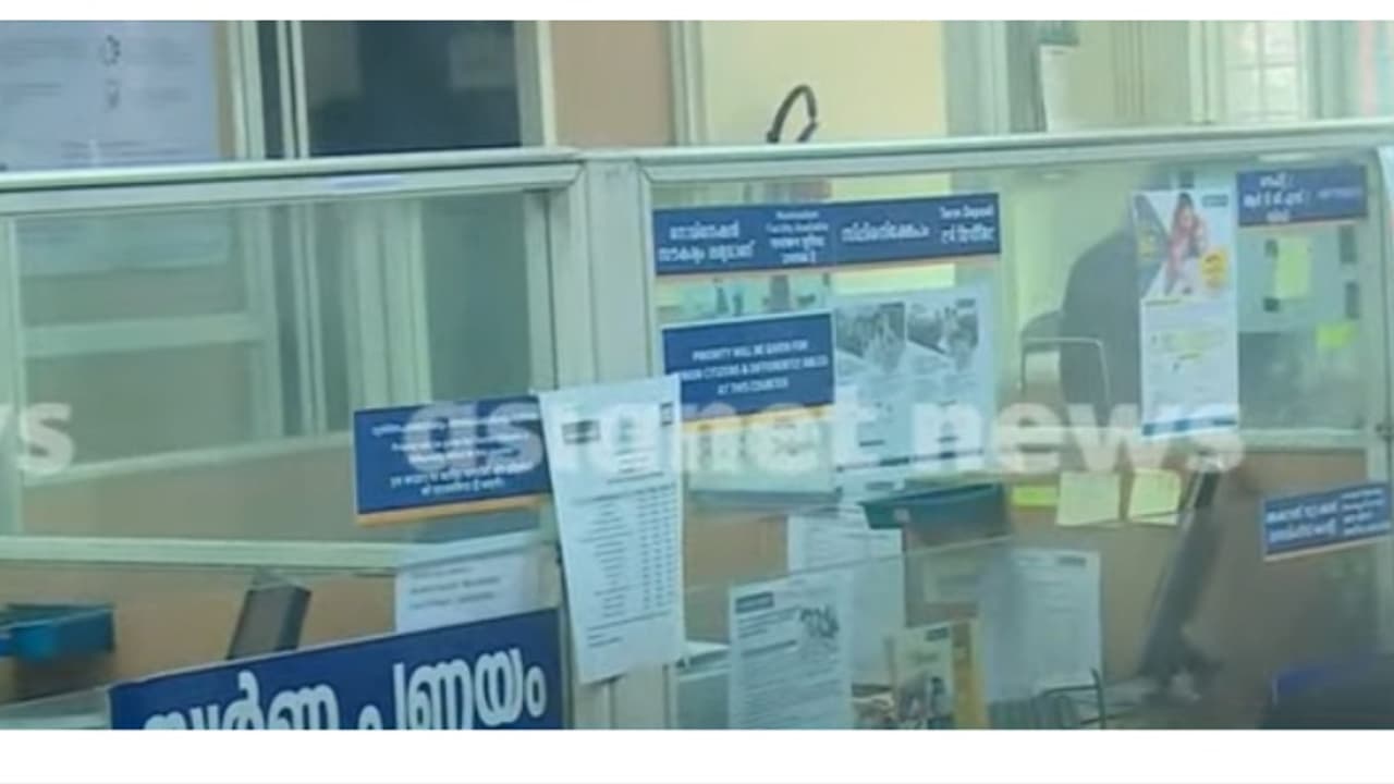 ചാലക്കുടിയിൽ പട്ടാപ്പകൽ ബാങ്ക് കൊള്ള: കത്തി കാണിച്ച് ഭീഷണിപ്പെടുത്തി പണം കവർന്നു; ഫെഡറൽ ബാങ്ക് പോട്ട ശാഖയില്‍