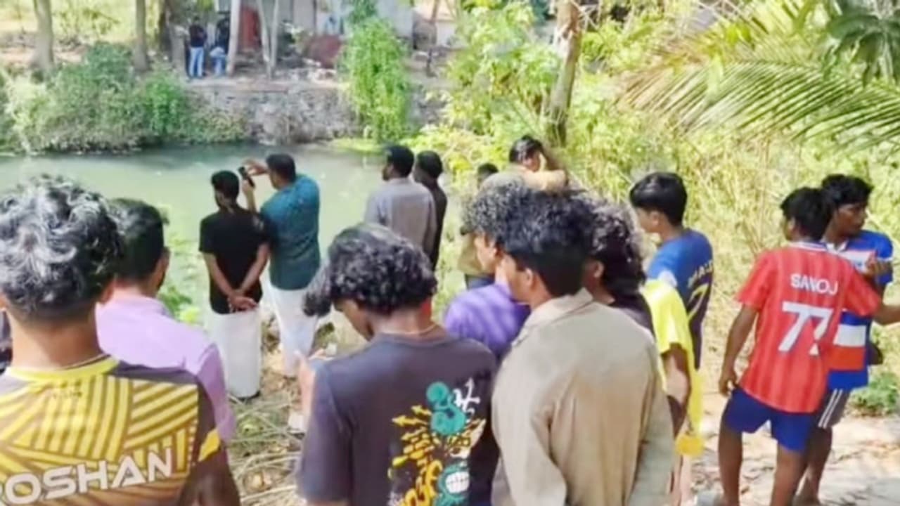 പാർവതീപുത്തനാറിൽ ഒഴുകി നടക്കുന്ന നിലയിൽ മൃതദേഹം, കാൽ തെറ്റി വീണതെന്ന് സംശയം, മരിച്ച വയോധികയെ തിരിച്ചറിഞ്ഞു പാർവതീപുത്തനാറിൽ ഒഴുകി നടക്കുന്ന നിലയിൽ മൃതദേഹം, കാൽ തെറ്റി വീണതെന്ന് സംശയം, മരിച്ച വയോധികയെ തിരിച്ചറിഞ്ഞു