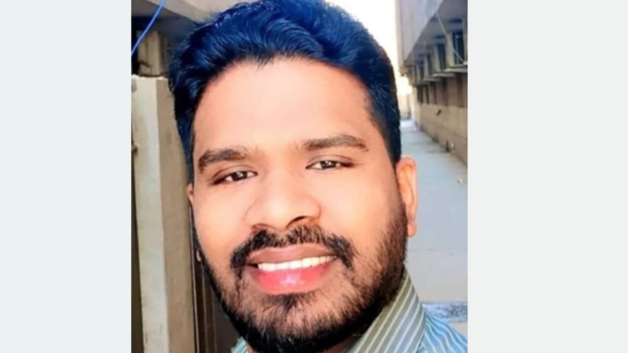 ജോലിക്കിടെ ഹൃദയാഘാതം; മലയാളി യുവാവ് സൗദിയിൽ മരിച്ചു ജോലിക്കിടെ ഹൃദയാഘാതം; മലയാളി യുവാവ് സൗദിയിൽ മരിച്ചു