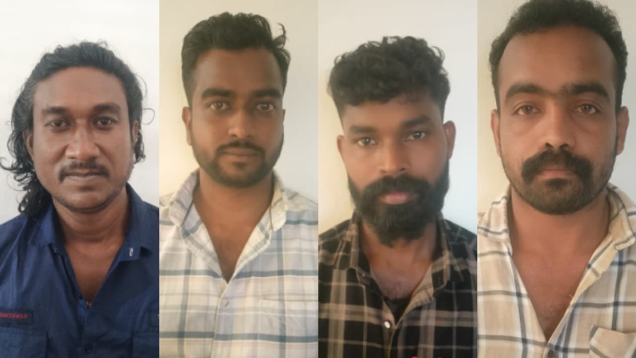 താഴെയങ്ങാടി ബിവറേജസിനടുത്തേക്ക് യുവാവിനെ വിളിച്ച് വരുത്തി, വളഞ്ഞിട്ട് കുത്തിക്കൊന്നു; 4 പ്രതികൾ റിമാൻഡിൽ താഴെയങ്ങാടി ബിവറേജസിനടുത്തേക്ക് യുവാവിനെ വിളിച്ച് വരുത്തി, വളഞ്ഞിട്ട് കുത്തിക്കൊന്നു; 4 പ്രതികൾ റിമാൻഡിൽ