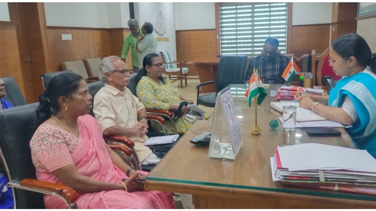 സമരം ചെയ്യുന്ന ആശ വർക്കർമാരോട് മുഖം തിരിച്ച് സർക്കാർ; ആരോഗ്യമന്ത്രി വിളിച്ച ചർച്ചയിലും തീരുമാനമായില്ല സമരം ചെയ്യുന്ന ആശ വർക്കർമാരോട് മുഖം തിരിച്ച് സർക്കാർ; ആരോഗ്യമന്ത്രി വിളിച്ച ചർച്ചയിലും തീരുമാനമായില്ല