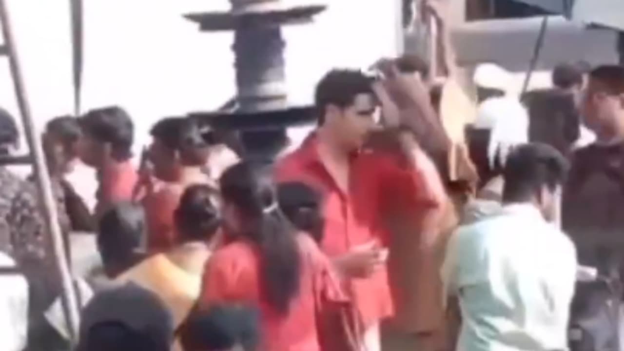 'പരം സുന്ദരി' കേരളത്തില്, ചിത്രീകരണ വീഡിയോ പുറത്ത് 'പരം സുന്ദരി' കേരളത്തില്, ചിത്രീകരണ വീഡിയോ പുറത്ത്