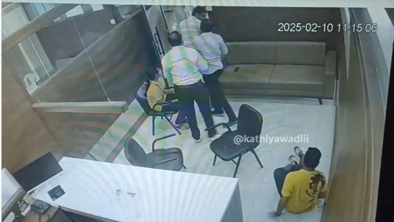 Gujarat SHOCKER! Man stabs teen for talking to daughter, attack caught on camera (WATCH)
