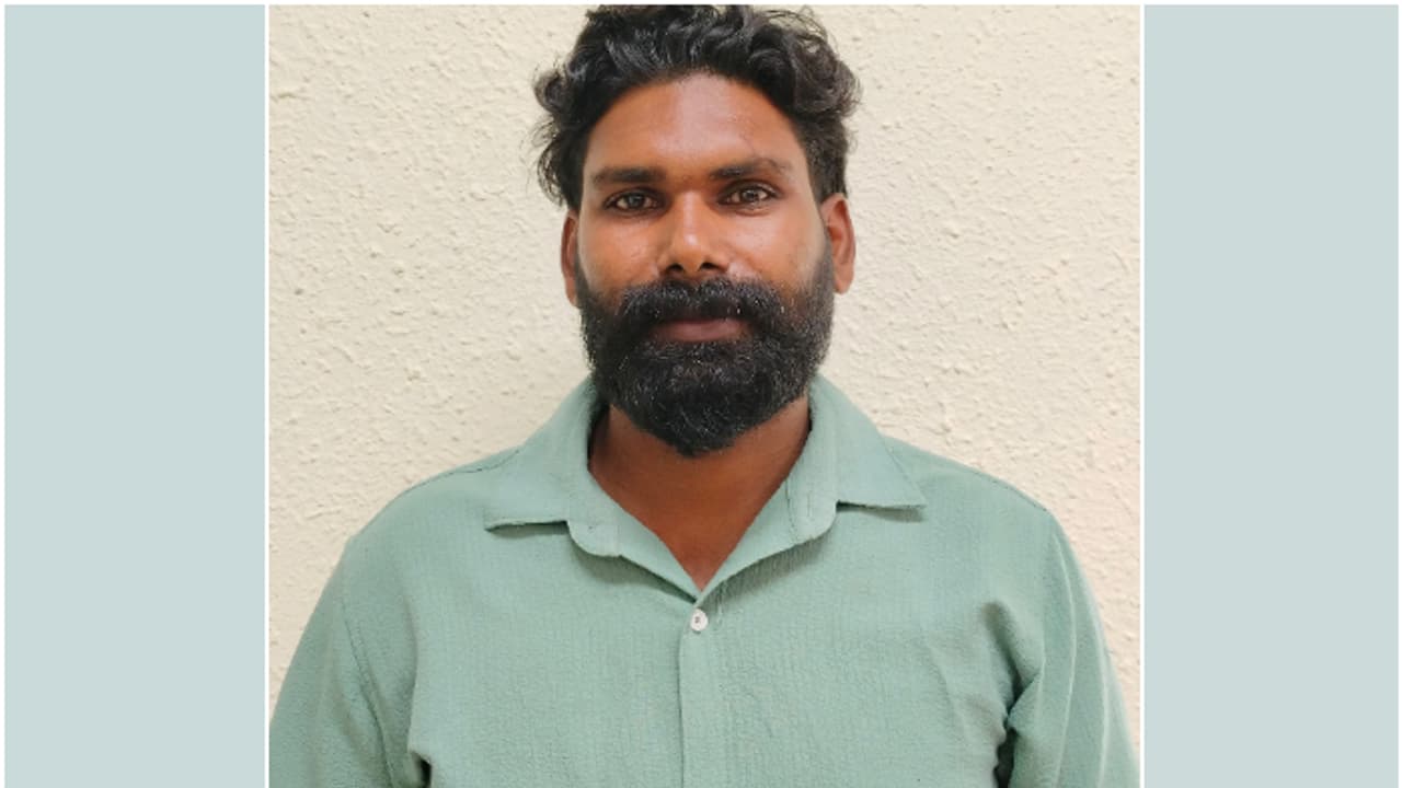 പെൺകുട്ടിയുടെ വീട്ടിൽ അതിക്രമിച്ചു കയറി ഉമ്മ ചോദിച്ചു, വഴിയിലും ശല്യം; പോക്സോ കേസിൽ 33കാരന് ശിക്ഷ വിധിച്ചു പെൺകുട്ടിയുടെ വീട്ടിൽ അതിക്രമിച്ചു കയറി ഉമ്മ ചോദിച്ചു, വഴിയിലും ശല്യം; പോക്സോ കേസിൽ 33കാരന് ശിക്ഷ വിധിച്ചു