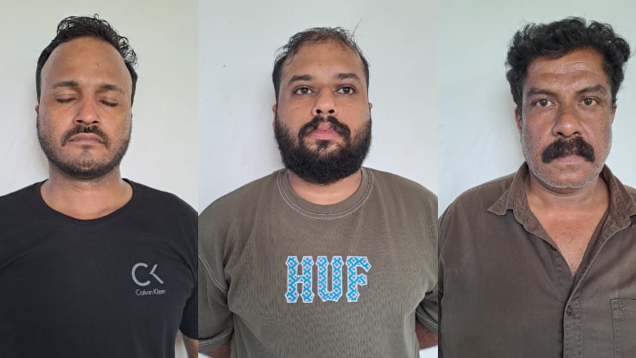 ഒരാൾ മാത്രം താമസിക്കുന്ന വീട്, പതിവായി പരിചയമില്ലാത്തവർ എത്തുന്നു; 3 പേർ അറസ്റ്റിലായത് 135 ഗ്രാം എംഡിഎംഎയുമായി ഒരാൾ മാത്രം താമസിക്കുന്ന വീട്, പതിവായി പരിചയമില്ലാത്തവർ എത്തുന്നു; 3 പേർ അറസ്റ്റിലായത് 135 ഗ്രാം എംഡിഎംഎയുമായി