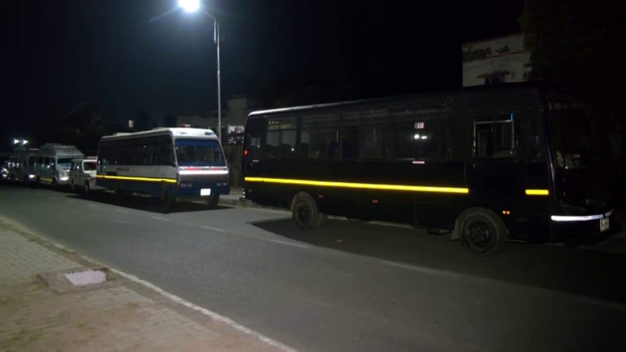 അമേരിക്കയുടെ രണ്ടാം സൈനിക വിമാനവും അമൃത്സറിൽ പറന്നിറങ്ങി; തിരിച്ചെത്തിച്ചത് 119 ഇന്ത്യാക്കാരെ അമേരിക്കയുടെ രണ്ടാം സൈനിക വിമാനവും അമൃത്സറിൽ പറന്നിറങ്ങി; തിരിച്ചെത്തിച്ചത് 119 ഇന്ത്യാക്കാരെ