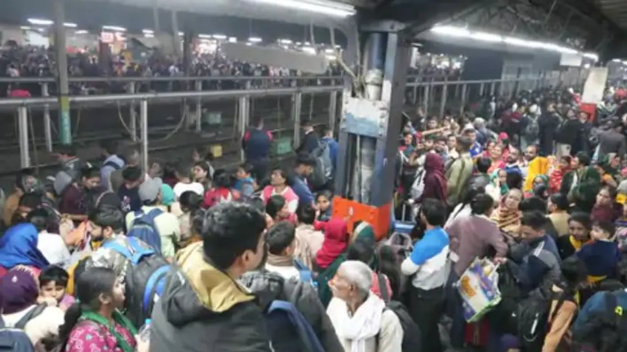 Delhi Railway Station Stampede: Bodies of deceased had chest and abdomen injuries, says RML hospital sources Delhi Railway Station Stampede: Bodies of deceased had chest and abdomen injuries, says RML hospital sources