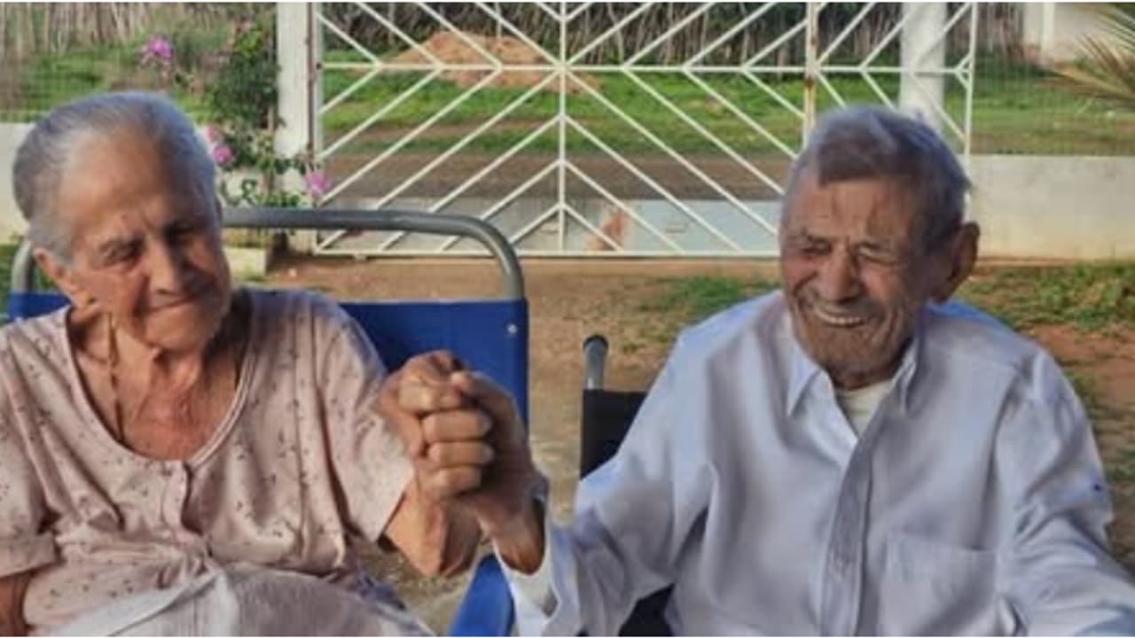 ಈ ಬದುಕು ಎಷ್ಟು ಸುಂದರ: ಪ್ರೀತಿಸಿ ಮದುವೆಯಾಗಿ ವಿಶ್ವದ ಅತಿ ಸುದೀರ್ಘ ದಾಂಪತ್ಯ ದಾಖಲೆಗೆ ಪಾತ್ರರಾದ ವೃದ್ಧ ದಂಪತಿ! ಈ ಬದುಕು ಎಷ್ಟು ಸುಂದರ: ಪ್ರೀತಿಸಿ ಮದುವೆಯಾಗಿ ವಿಶ್ವದ ಅತಿ ಸುದೀರ್ಘ ದಾಂಪತ್ಯ ದಾಖಲೆಗೆ ಪಾತ್ರರಾದ ವೃದ್ಧ ದಂಪತಿ!