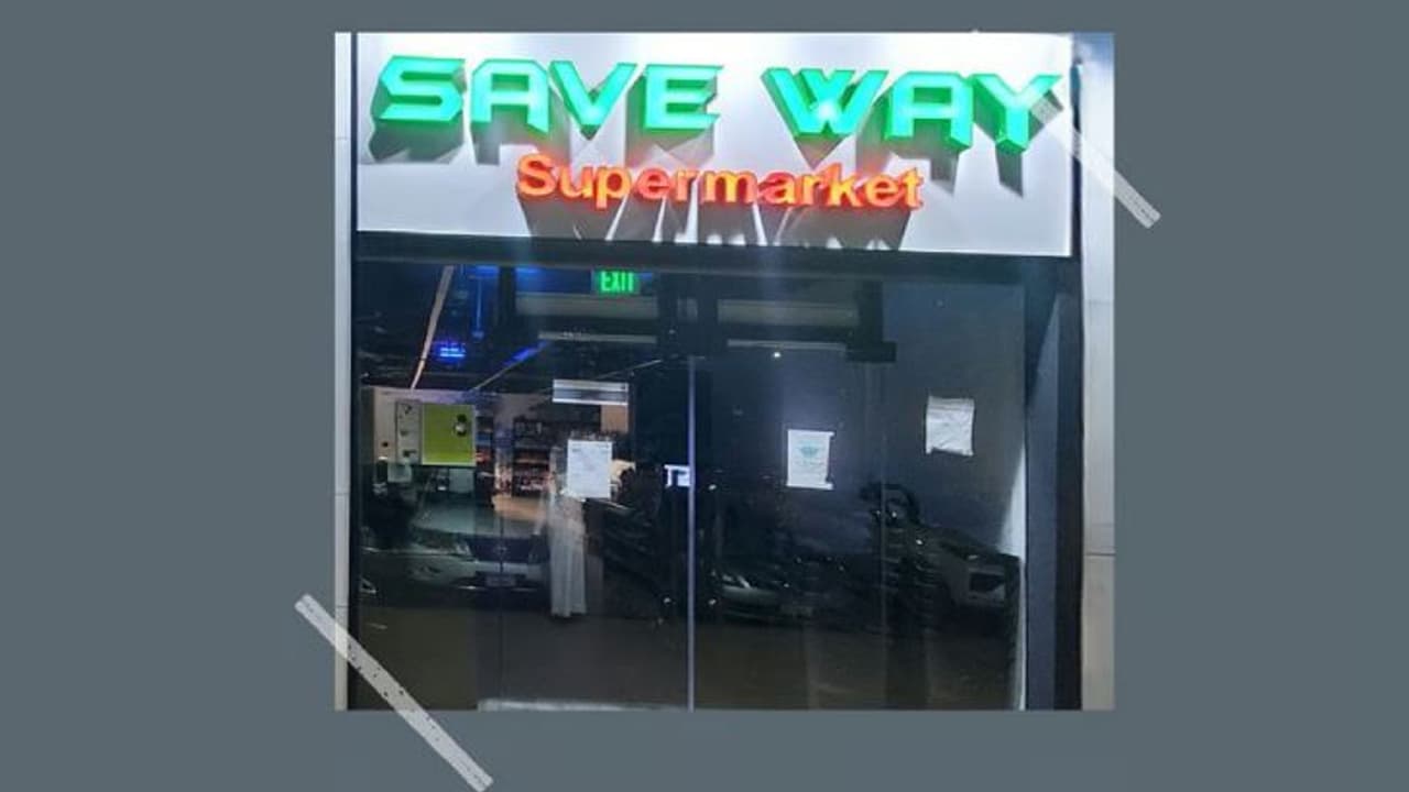 ഭക്ഷ്യ സുരക്ഷ പാലിച്ചില്ല, അബുദാബിയിൽ സൂപ്പർ മാർക്കറ്റ് അടച്ചുപൂട്ടി ഭക്ഷ്യ സുരക്ഷ പാലിച്ചില്ല, അബുദാബിയിൽ സൂപ്പർ മാർക്കറ്റ് അടച്ചുപൂട്ടി